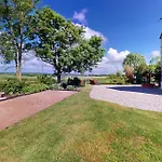 Feriehus Awesome In Grandmesnil