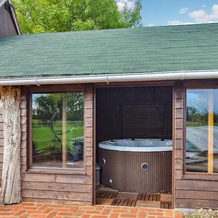 3 Bedroom Amazing In Grandmesnil Holiday home *