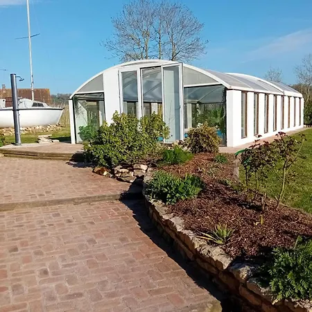 3 Bedroom Amazing In Grandmesnil