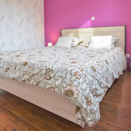 3 Bedroom Amazing In Prázdninový dům Grandmesnil