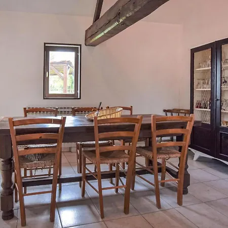3 Bedroom Amazing In Grandmesnil *
