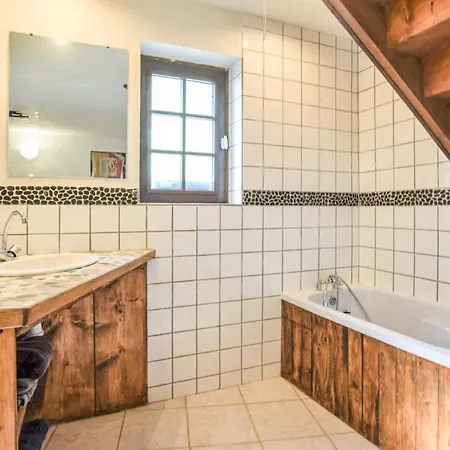 3 Bedroom Amazing In Grandmesnil