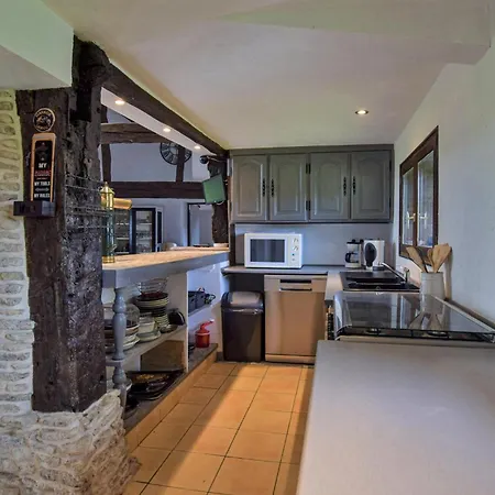 3 Bedroom Amazing In Grandmesnil Holiday home