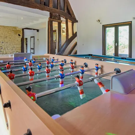 3 Bedroom Amazing In Grandmesnil Holiday home *