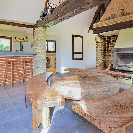 3 Bedroom Amazing In Grandmesnil *