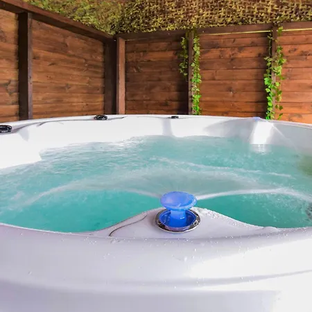 3 Bedroom Amazing In Grandmesnil